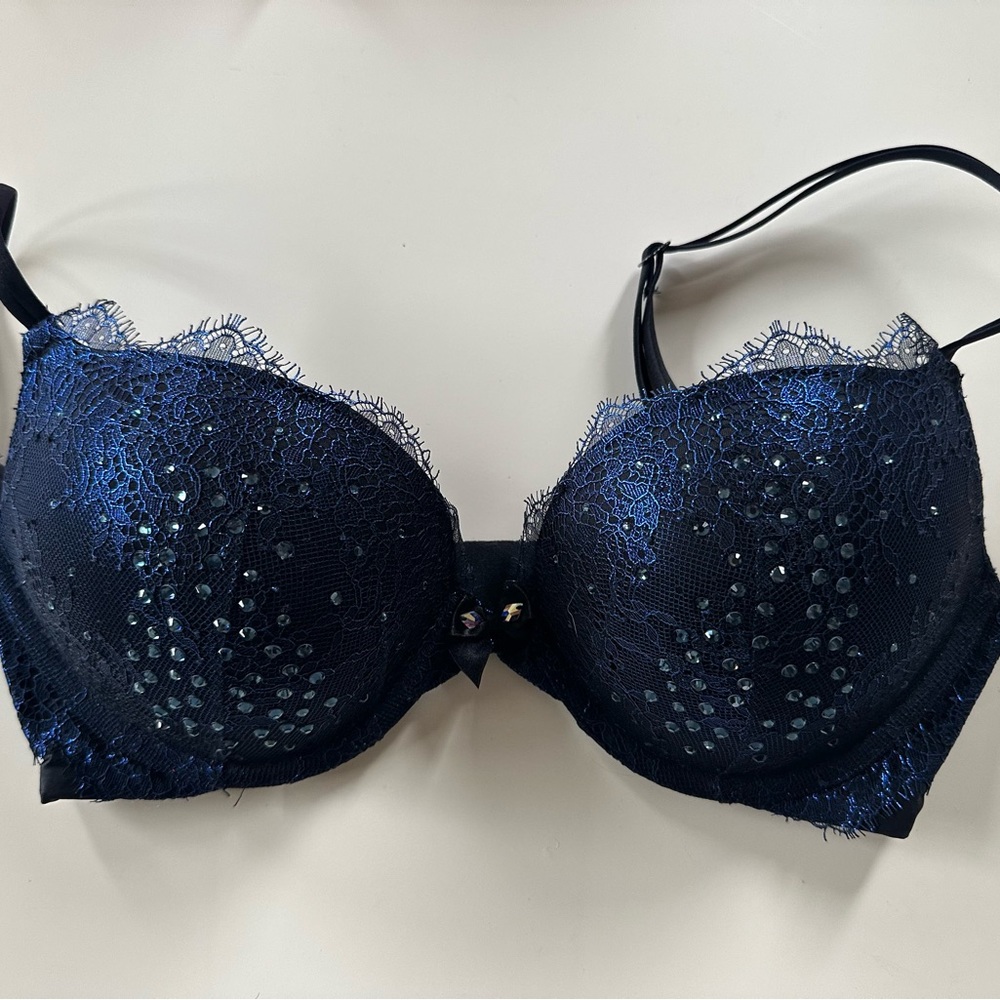 Lot of Victoria’s Secret Push Up Bras 34D - Picture 2 of 4